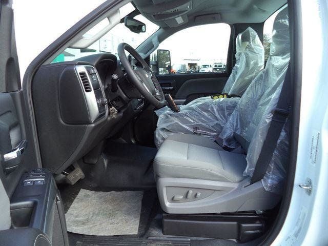2023 Chevrolet Silverado 6500HD 4x2 w/ JerrDan MPL40 Wrecker 8 Ton Dual Winch Underlift - 22745885 - 33