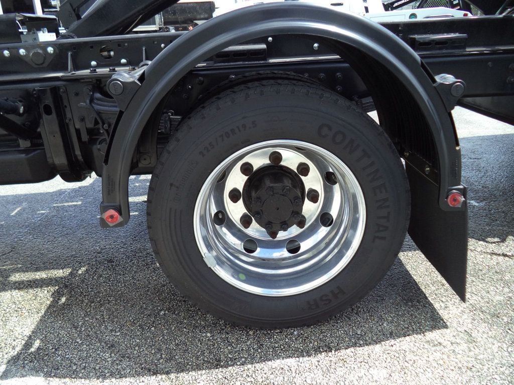 2023 Chevrolet SILVERADO 6500HD With 14ft Roll-Off Truck 17 Yard Grapple Boom & Seat - 22921404 - 34