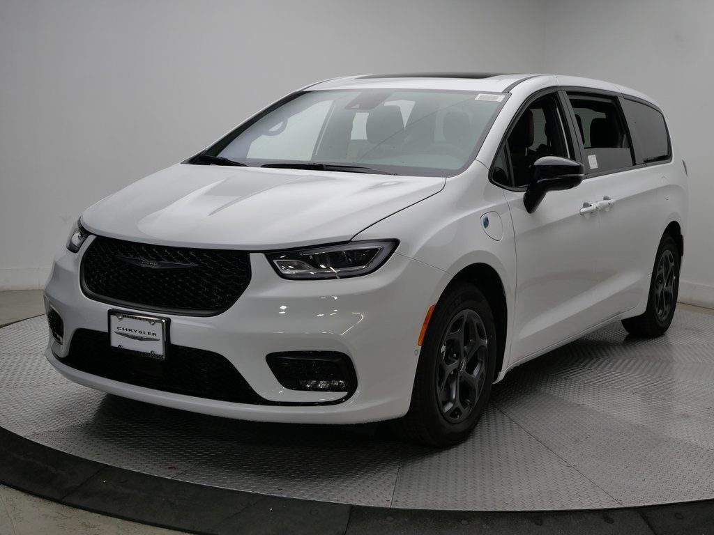 2023 New Chrysler Pacifica Hybrid Limited FWD at PenskeCars.com Serving  Bloomfield Hills, MI, IID 22057819