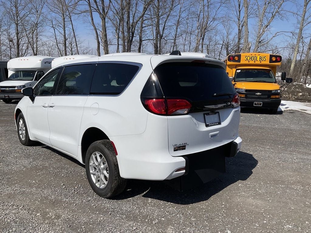 2023 Chrysler WHEELCHAIR VAN LX - 21784405 - 2