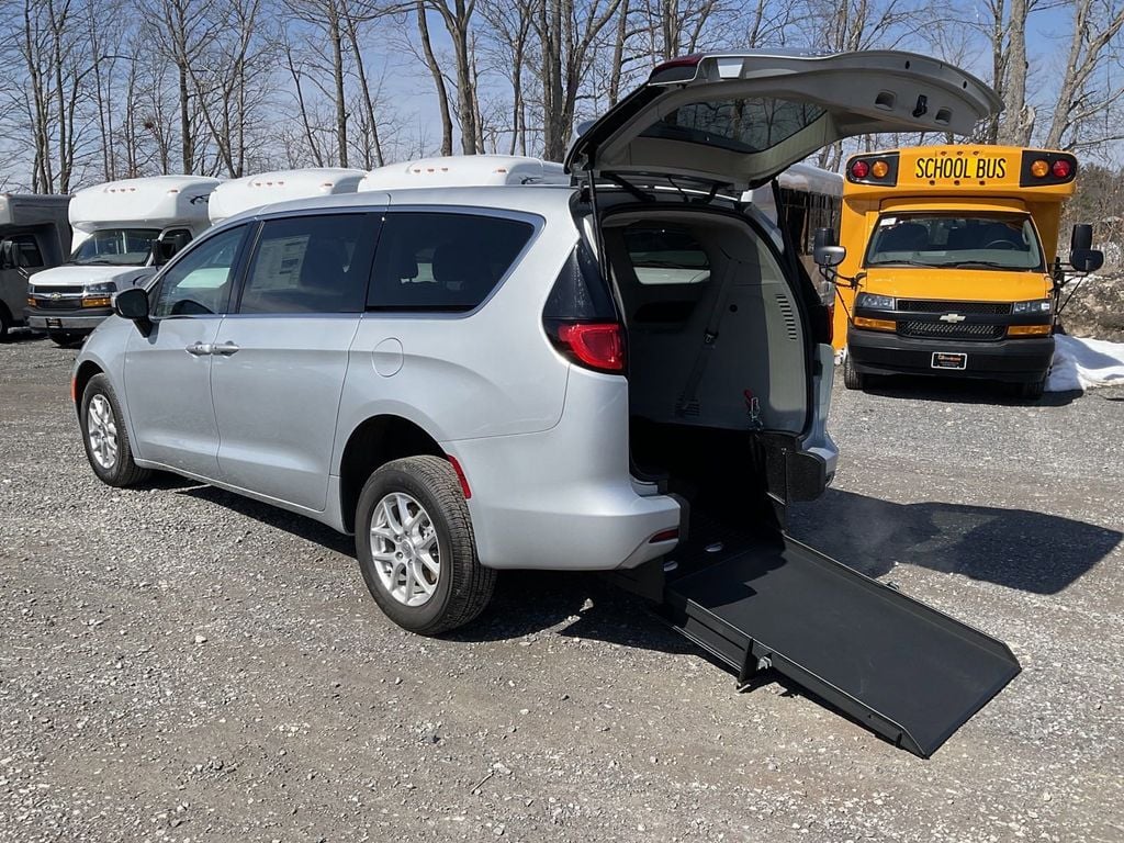 2023 Chrysler WHEELCHAIR VAN LX - 21793676 - 10