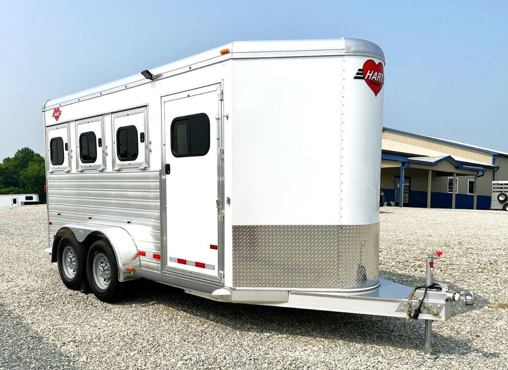 2023 Hart 3 horse slant with drop feed windows