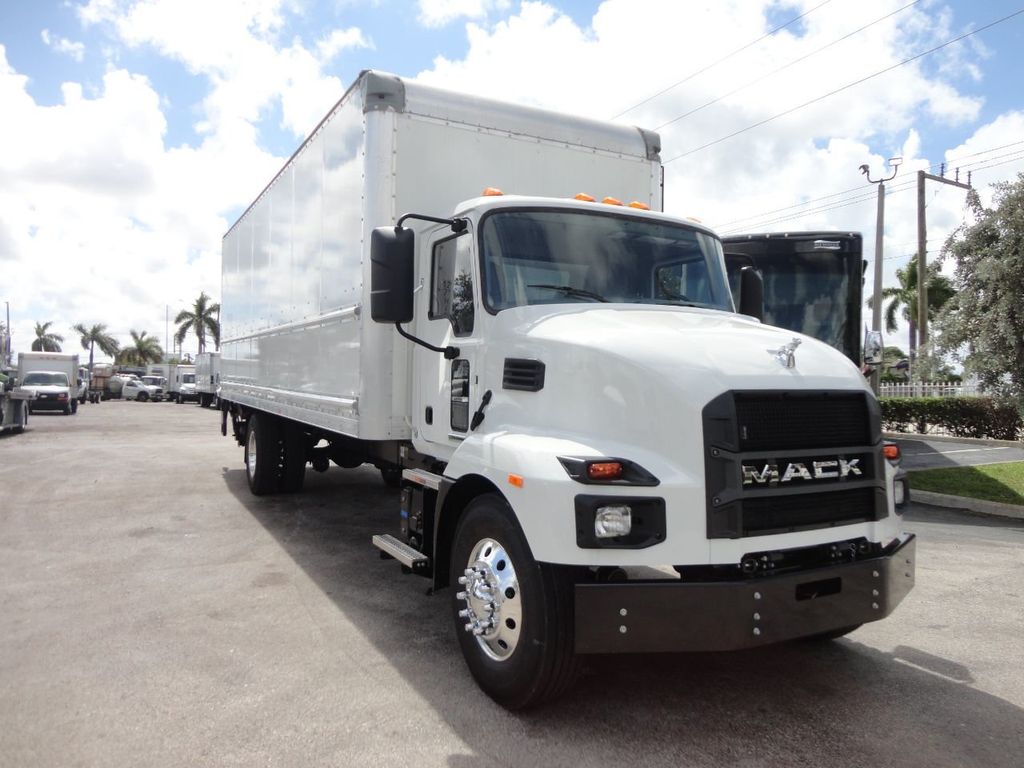 2023 Mack MD6 LIKE NEW 26FT DRY BOX TRUCK. LIFTGATE - 21633910 - 5