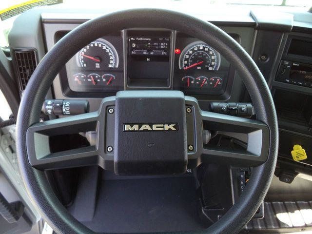 2023 Mack MD6 LIKE NEW 26FT DRY BOX TRUCK. LIFTGATE - 21926153 - 36