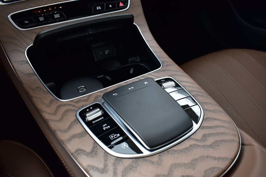 Handbags: a shift of gear for Mercedes-Benz and Bentley