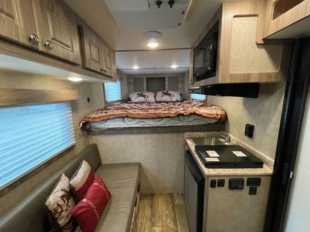 2023 Shadow 2 Horse Straight Load with 7' Living Quarters  - 21755740 - 9