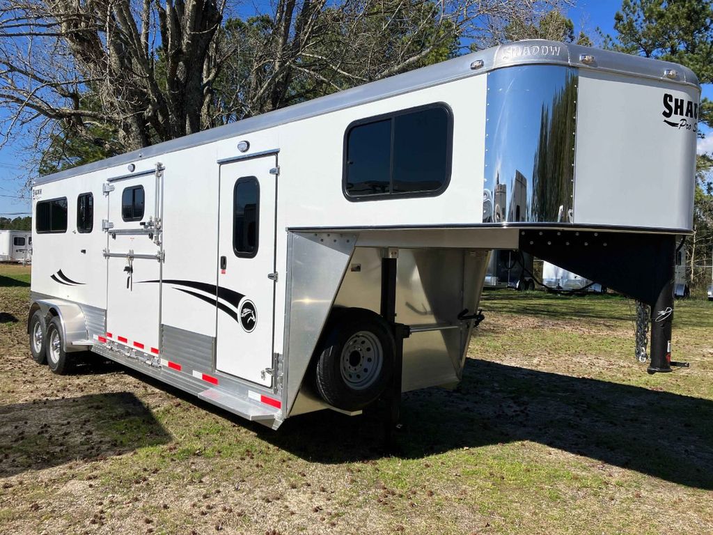 2023 Shadow kingpro 2+1 straight load with box stall