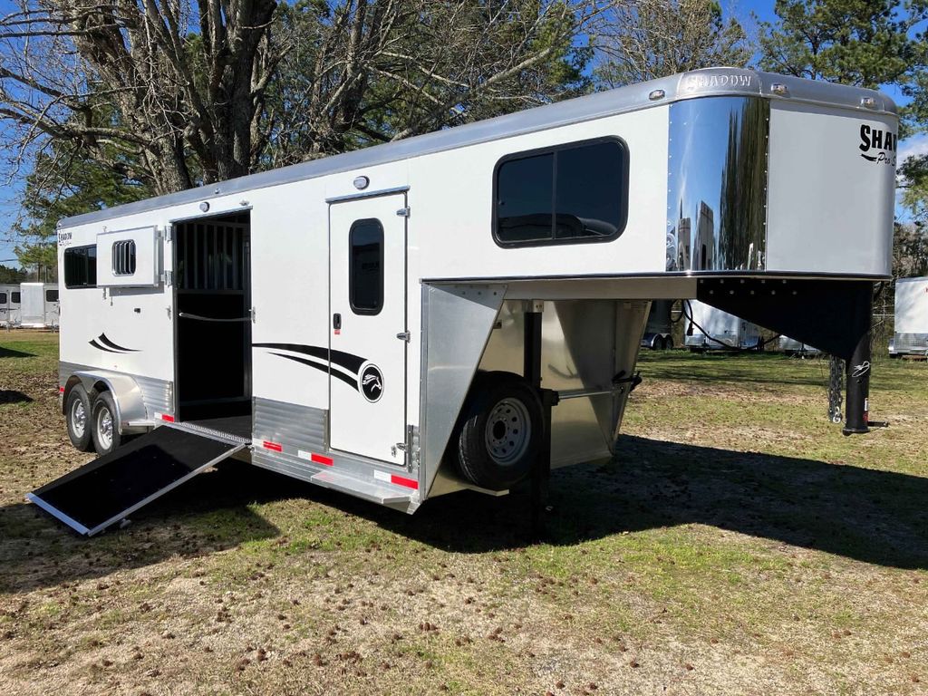 2023 Shadow kingpro 2+1 straight load with box stall