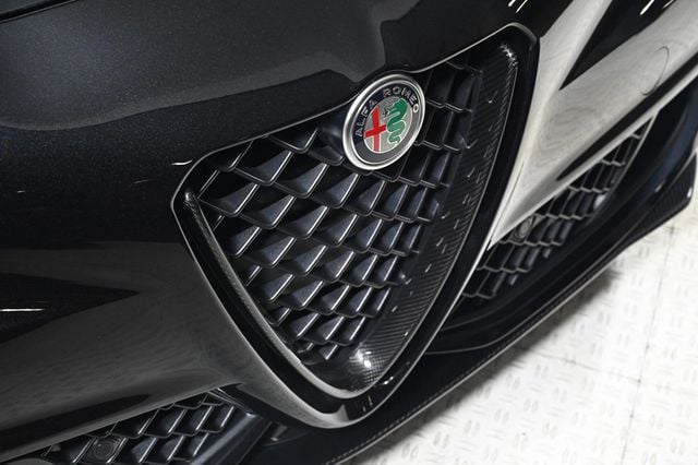 2024 Alfa Romeo Giulia Quadrifoglio Carbon RWD - 22566806 - 23