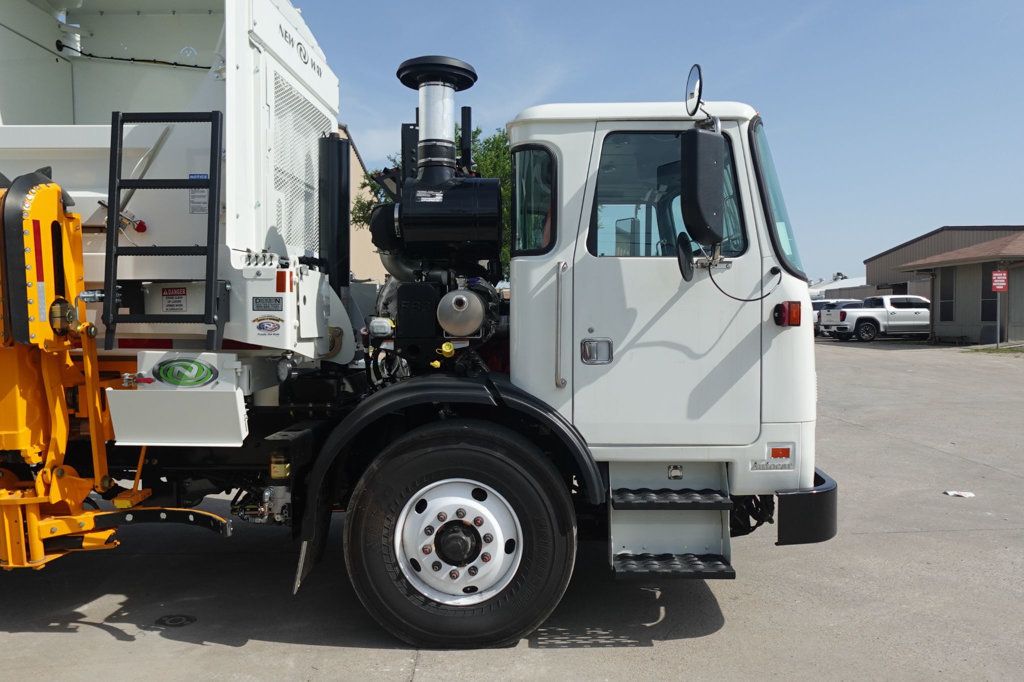 2024 Autocar ACX64 (Refuse - Side Loader) - 22910538 - 9