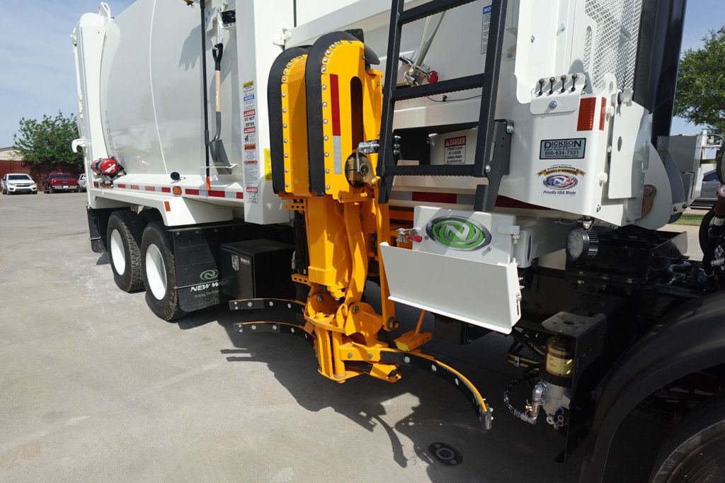 2024 Autocar ACX64 (Refuse - Side Loader) - 22910538 - 10