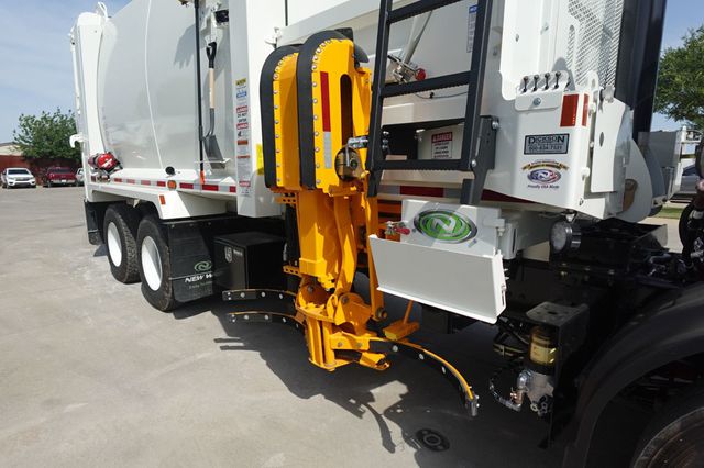 2024 Autocar ACX64 (Refuse - Side Loader) - 22910538 - 10