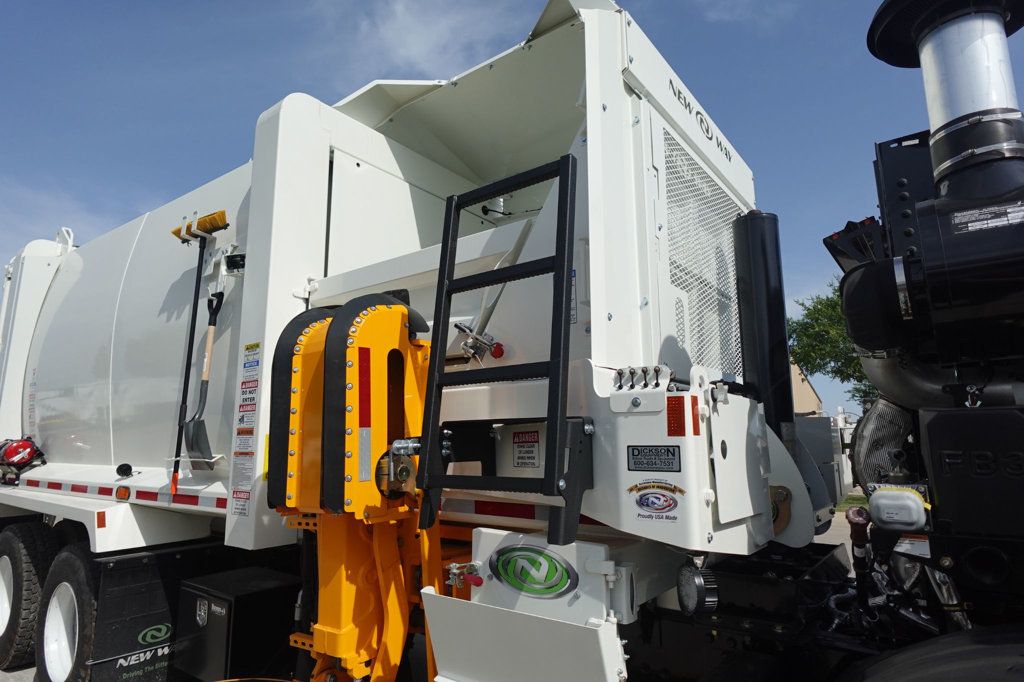 2024 Autocar ACX64 (Refuse - Side Loader) - 22910538 - 11