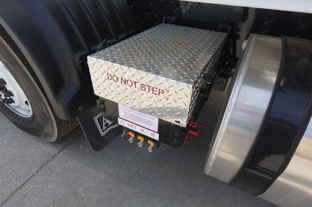 2024 Autocar ACX64 (Refuse - Side Loader) - 22910538 - 22