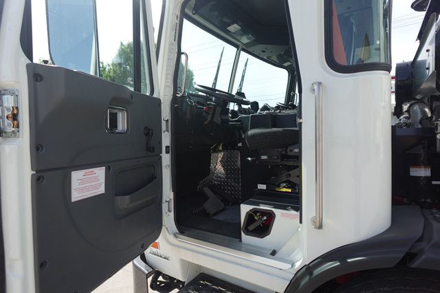 2024 Autocar ACX64 (Refuse - Side Loader) - 22910538 - 27