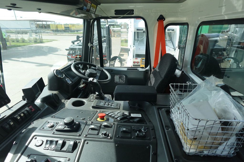 2024 Autocar ACX64 (Refuse - Side Loader) - 22910538 - 31