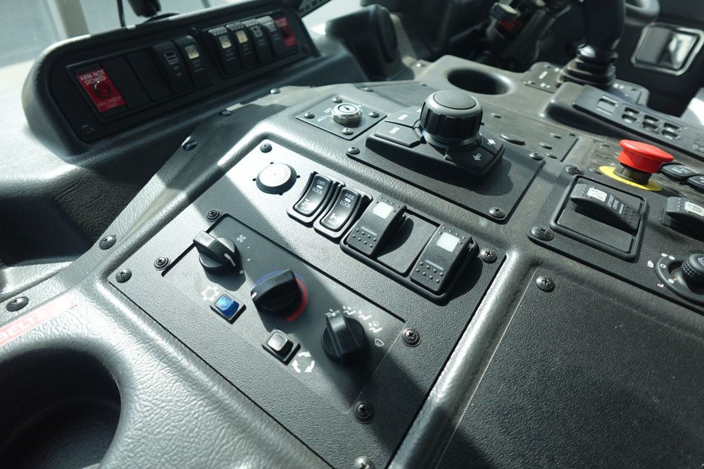 2024 Autocar ACX64 (Refuse - Side Loader) - 22910538 - 33