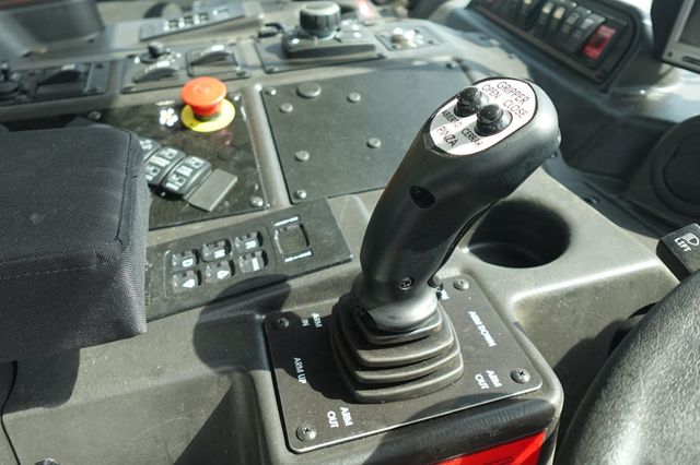 2024 Autocar ACX64 (Refuse - Side Loader) - 22910538 - 43