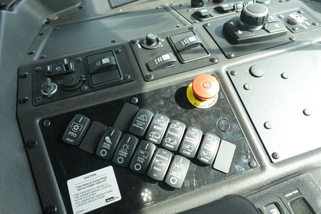 2024 Autocar ACX64 (Refuse - Side Loader) - 22910538 - 44