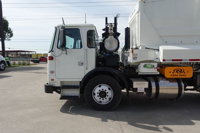 2024 Autocar ACX64 (Refuse - Side Loader) - 22910538 - 4