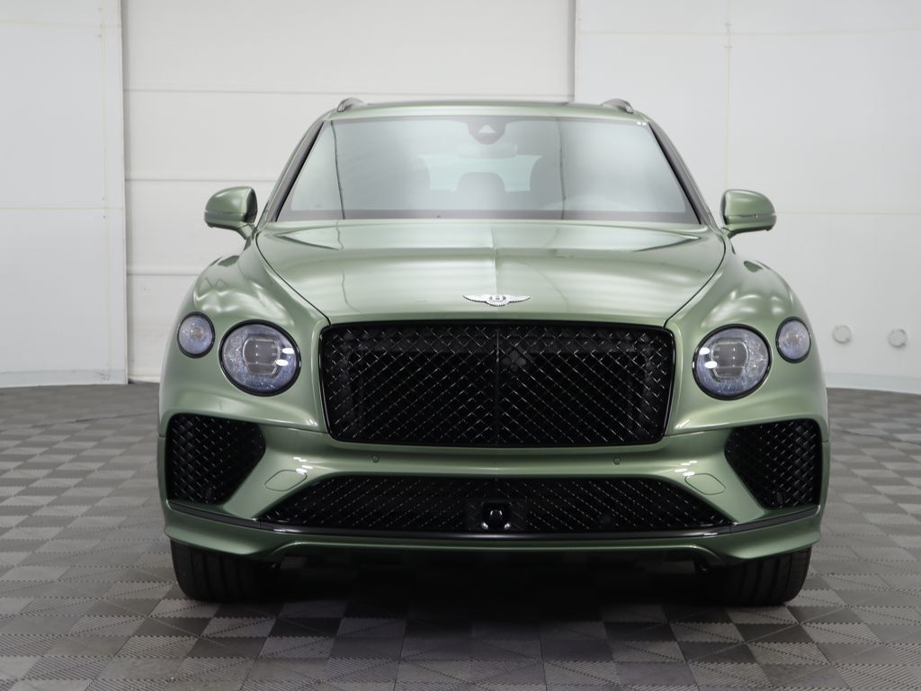 2024 Bentley Bentayga V8 photo 2