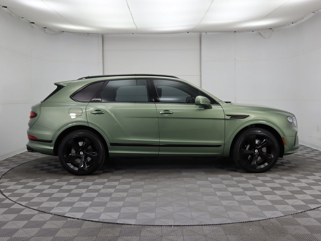 2024 Bentley Bentayga V8 photo 4