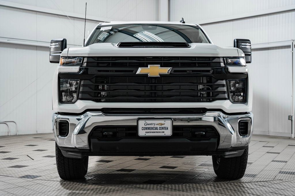 2024 Chevrolet Silverado 3500HD photo 2