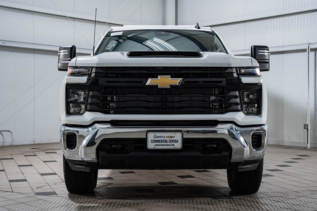 2024 Chevrolet Silverado 3500HD photo 2