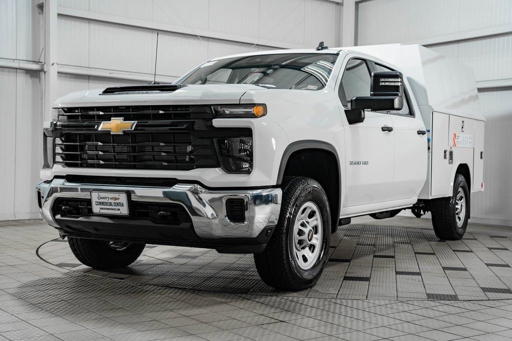 2024 Chevrolet Silverado 3500HD photo 3