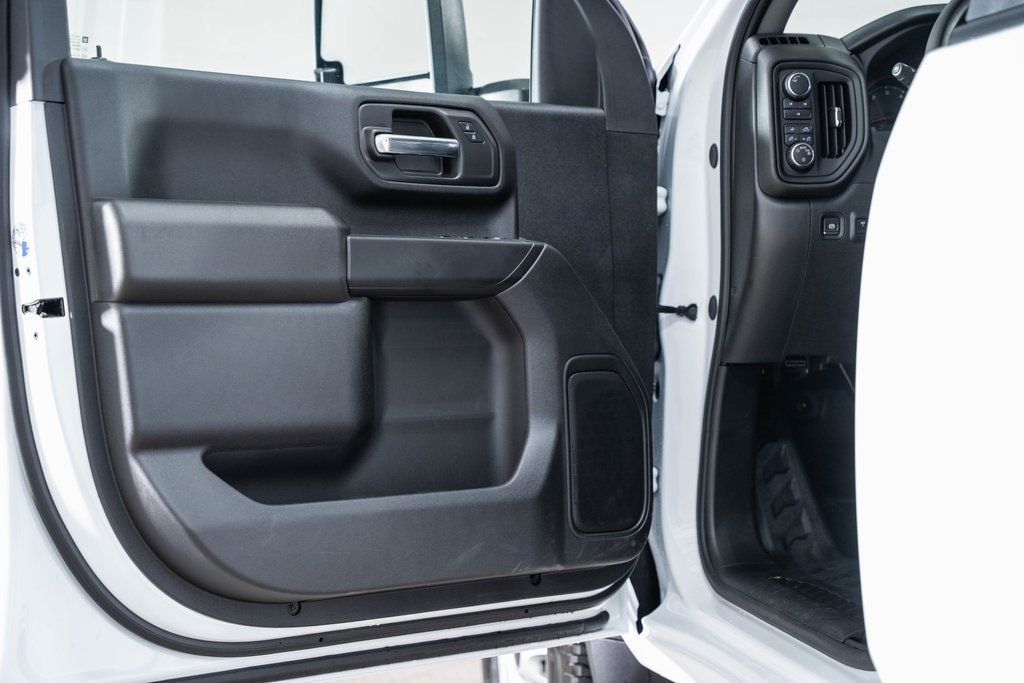 2024 Chevrolet Silverado 3500HD photo 32