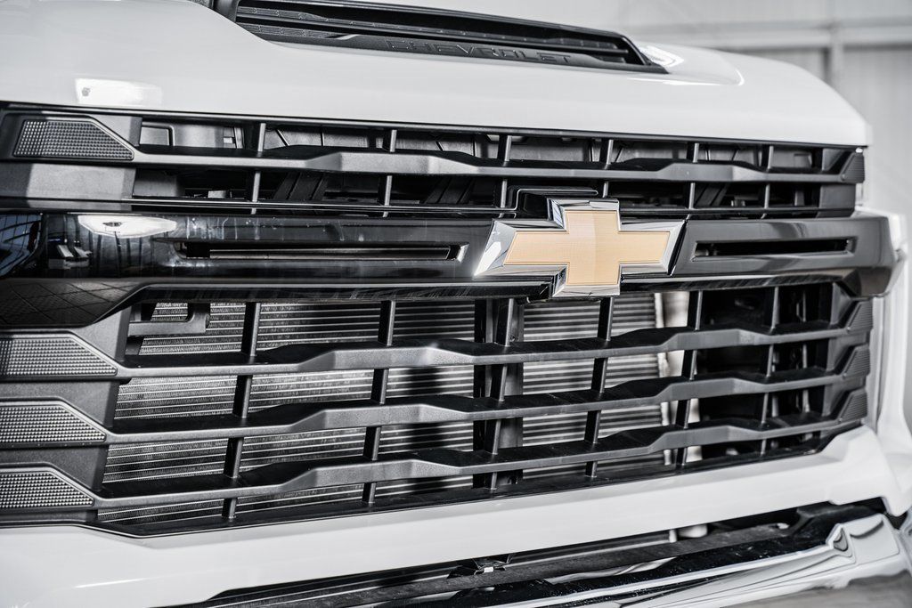 2024 Chevrolet Silverado 3500HD photo 8