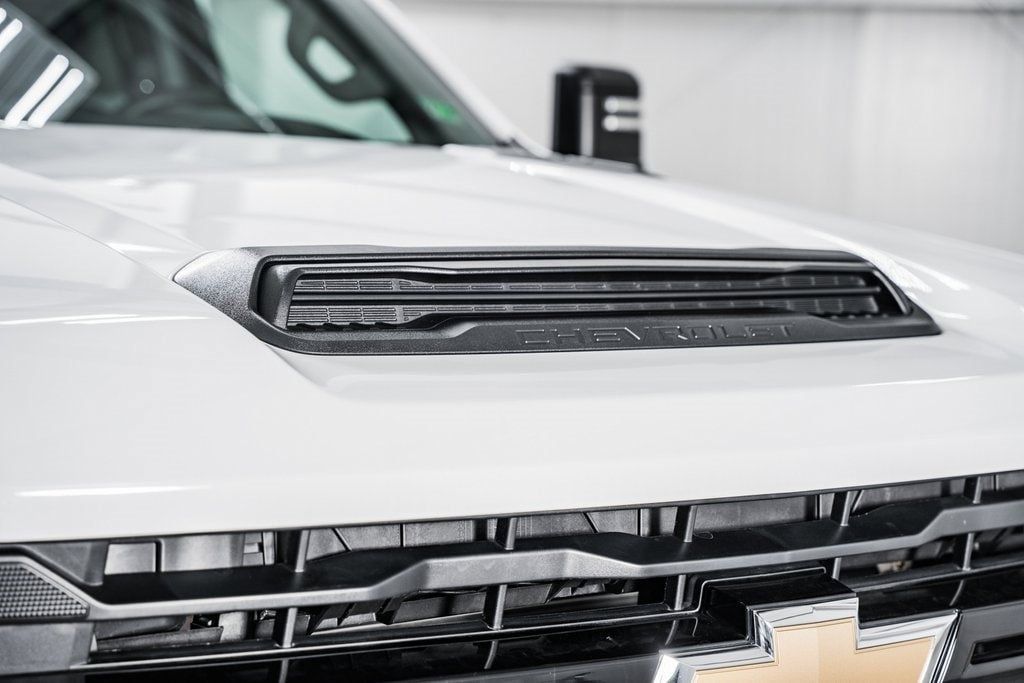 2024 Chevrolet Silverado 3500HD photo 9