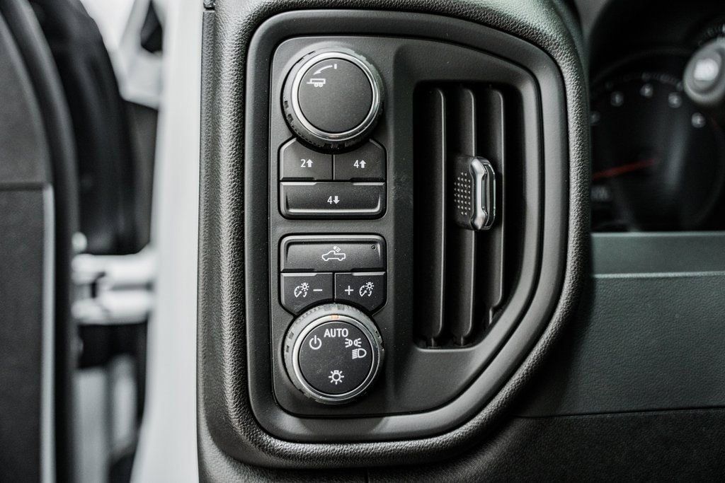 2024 Chevrolet Silverado 3500HD photo 33