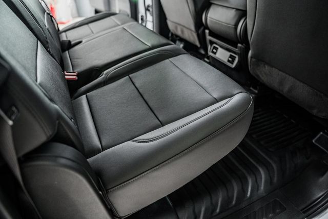 2024 Chevrolet Silverado 3500 HD WT - 22975761 - 32