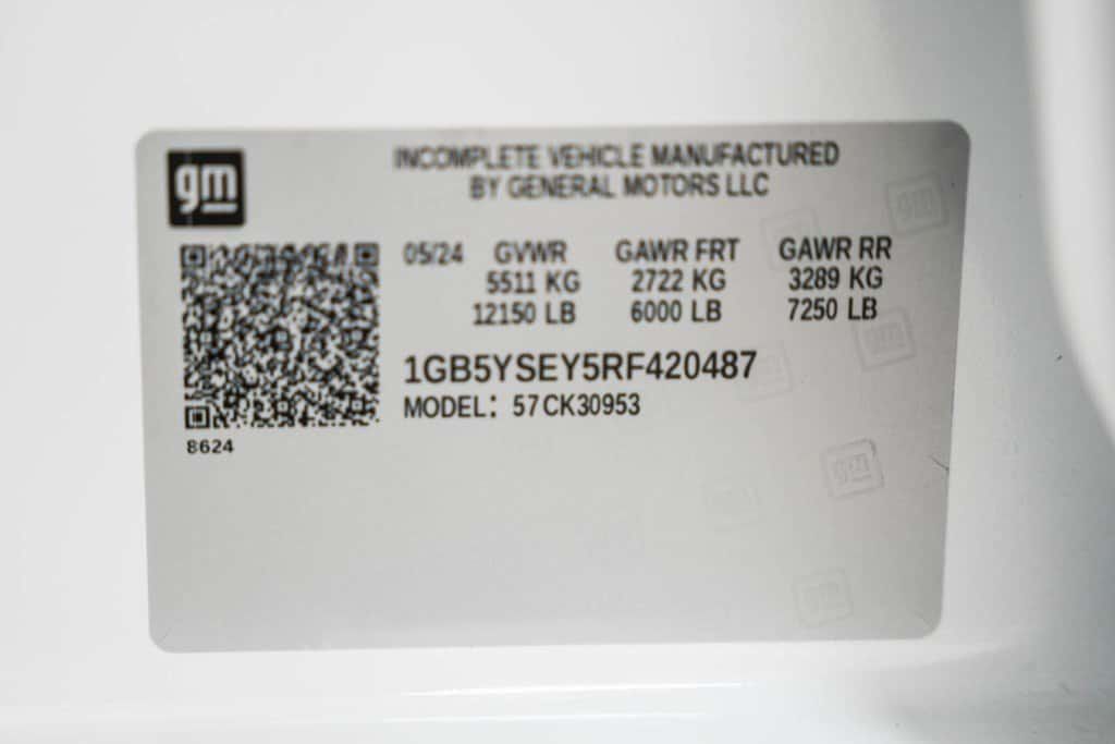 2024 Chevrolet Silverado 3500HD 4WD Double Cab 162" Work Truck - 22975760 - 34