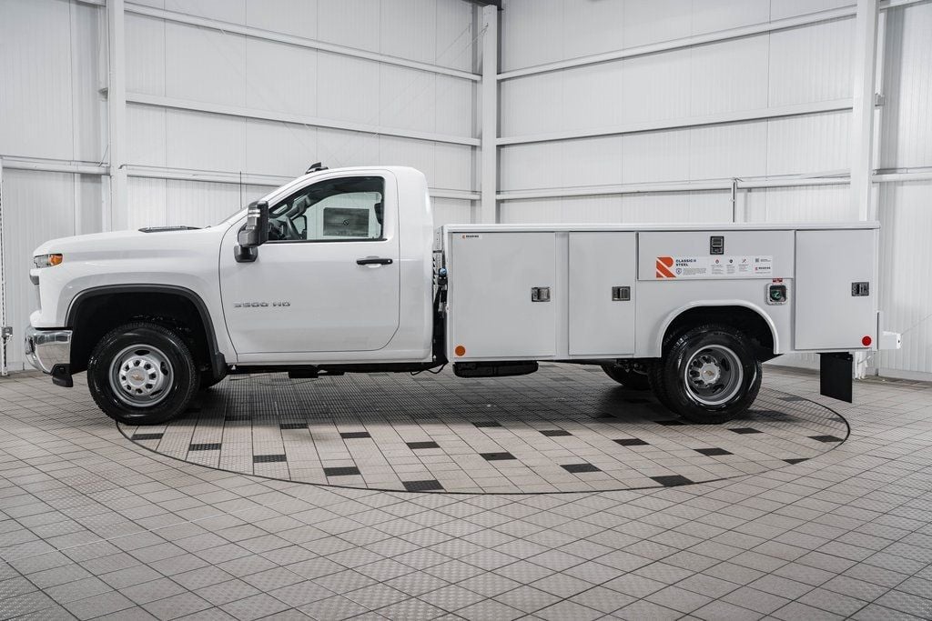 2024 Chevrolet Silverado 3500HD CC 3500HD REG CAB 4X4 * 6.6 DURAMAX * 11' READING UTILITY - 22371445 - 3