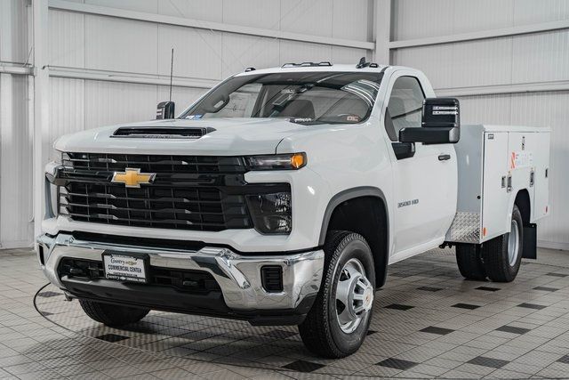 2024 Chevrolet Silverado 3500HD CC 3500HD REG CAB * 6.6 V8 * 9' READING UTILITY - 22052138 - 2