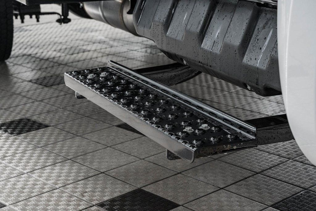 2024 Chevrolet Silverado 5500 HD Work Truck - 22958672 - 20