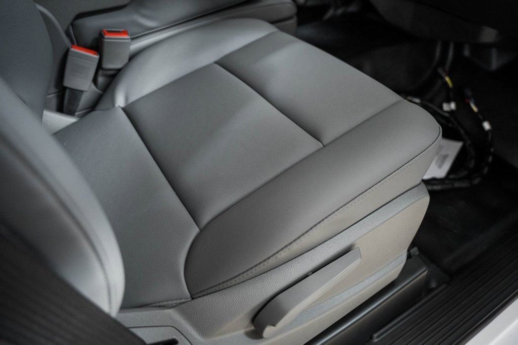 2024 Chevrolet Silverado 5500 HD Work Truck - 22958672 - 40