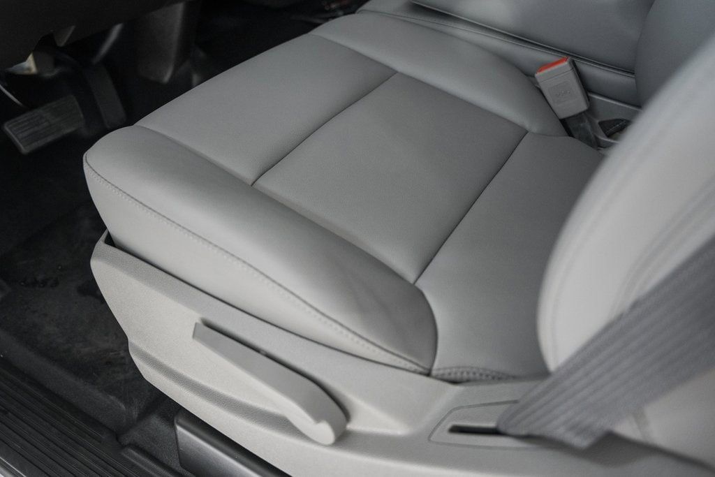 2024 Chevrolet Silverado 5500 HD Work Truck - 22975767 - 36