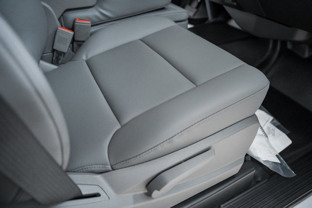 2024 Chevrolet Silverado 5500 HD Work Truck - 22995484 - 38