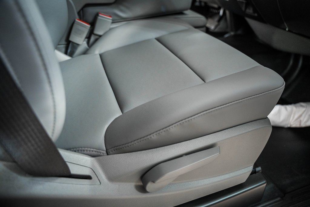 2024 Chevrolet Silverado 5500 HD Work Truck - 22995486 - 36