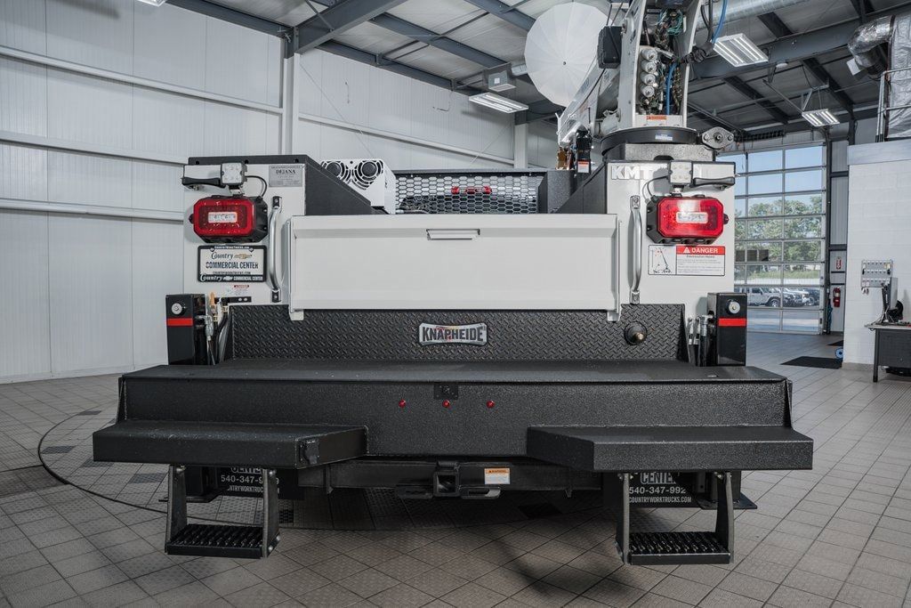 2024 Chevrolet Silverado 6500 HD Work Truck - 22868372 - 4