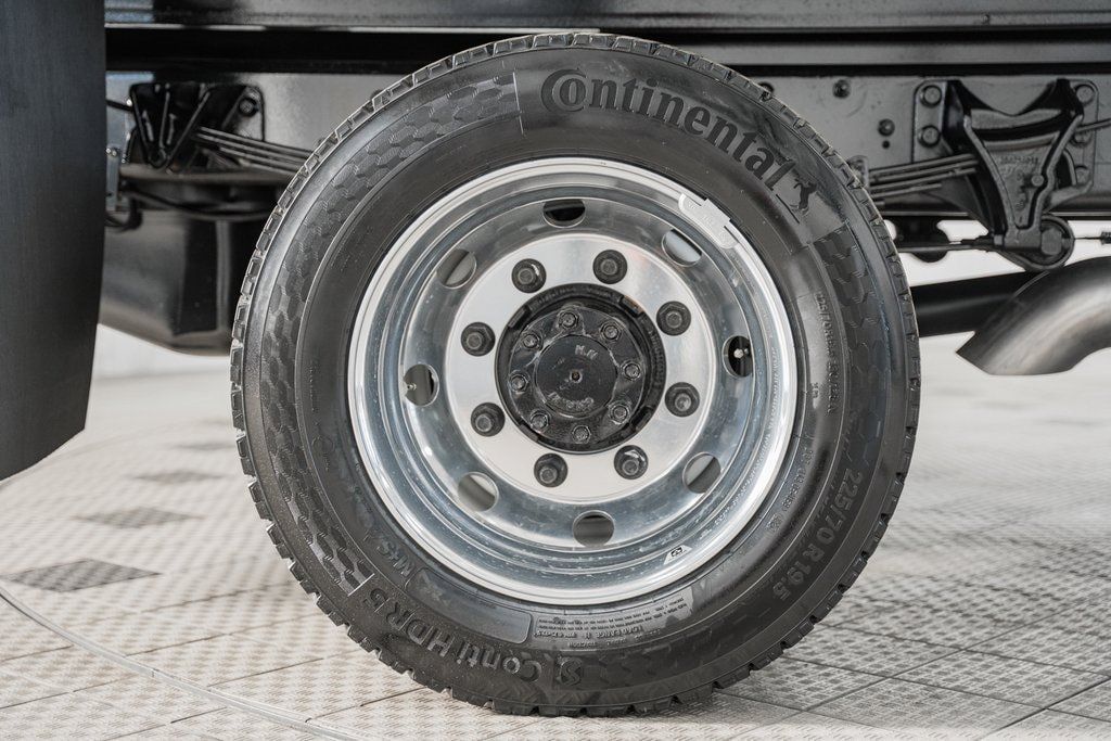 2024 Chevrolet Silverado 6500 HD Work Truck - 22936409 - 23