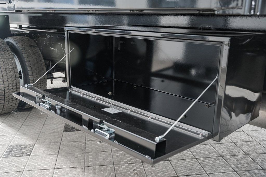 2024 Chevrolet Silverado 6500 HD Work Truck - 22940412 - 18