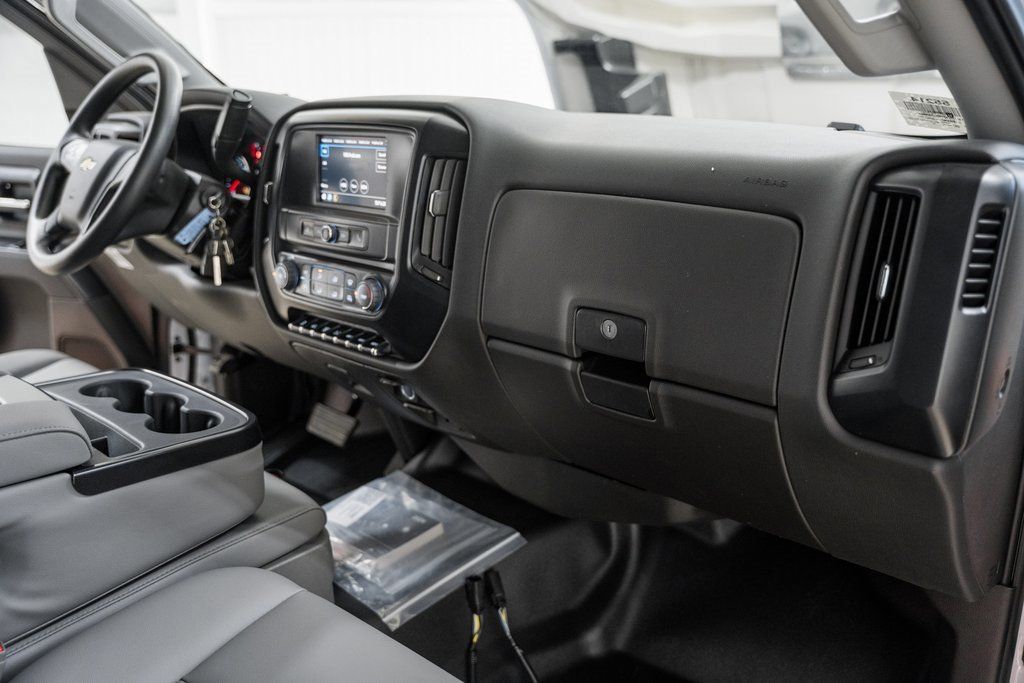 2024 Chevrolet Silverado 6500 HD Work Truck - 22953785 - 24