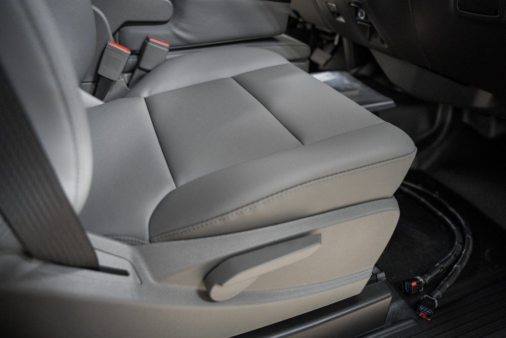 2024 Chevrolet Silverado 6500 HD Work Truck - 22953785 - 35