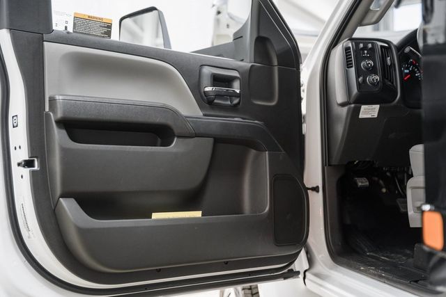 2024 Chevrolet Silverado 6500 HD Work Truck - 22953785 - 36