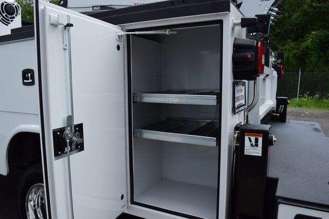 2024 Chevrolet Silverado 6500 HD Work Truck - 22954392 - 45