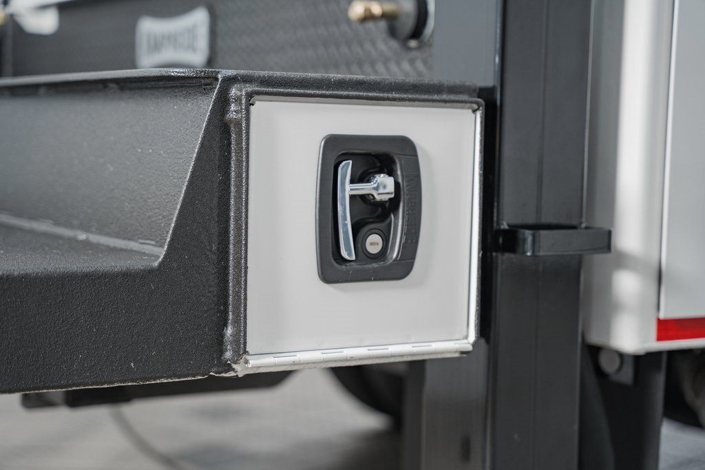 2024 Chevrolet Silverado 6500 HD Work Truck - 22995488 - 17